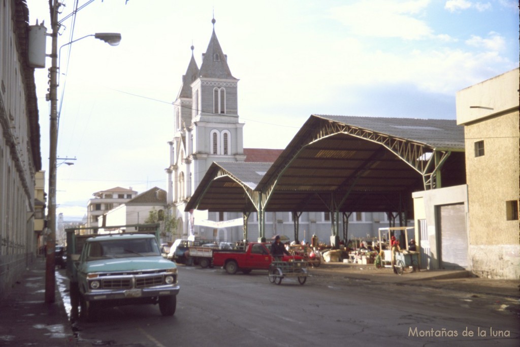 Iglesia y mercado de San Alfonso en Riobamba